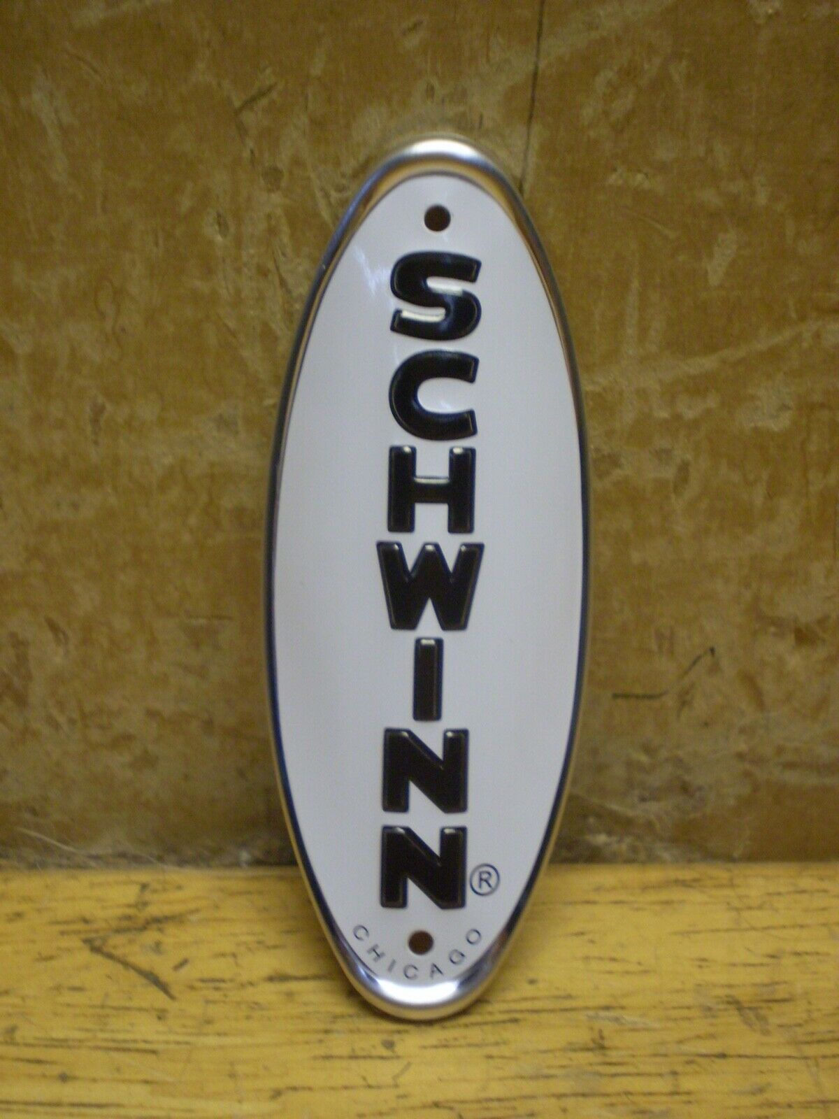Schwinn Stingray White Bicycle Badge & Nos  Screws Krate Cruiser Lightweight &&