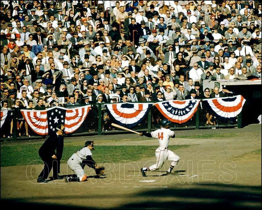 Hank Aaron Photo 8x10 - 1957 World Series Milwaukee Braves